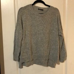 Pebbled gray round neck sweater